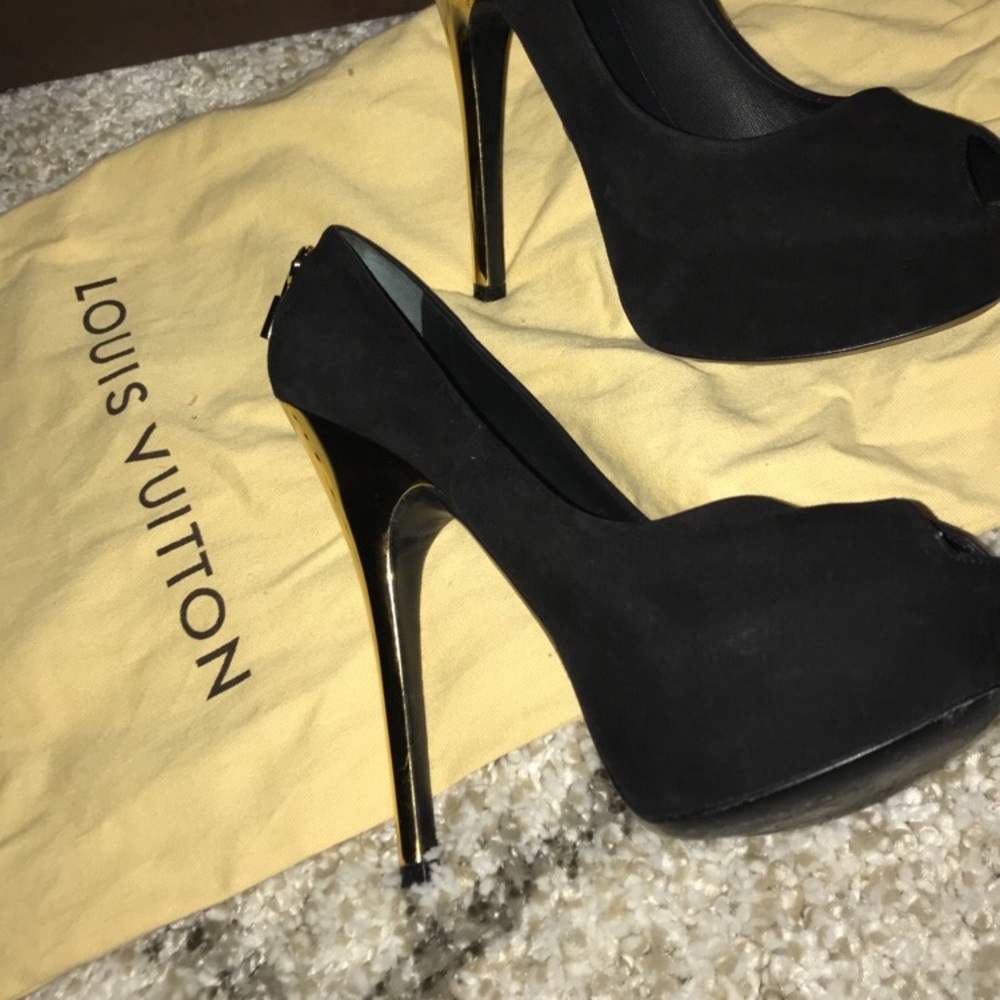 Black Velvet Louis Vuitton heel - Picture 3 of 5